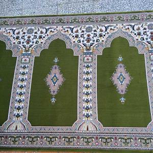 فرش سجاده‌ای پلی‌استر ارزان قیمت 500 شانه | فرش مسجدی با دوام و اقتصادی