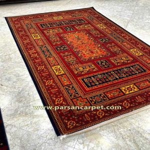 خرید اینترنتی فرش 700 شانه سنتی خشتی قرمز لاکی کاشان