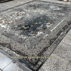 فرش ۷۰۰ شانه پتینه طرح ارغوان با رنگ‌بندی خاص