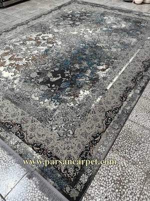 فرش ۷۰۰ شانه پتینه طرح ارغوان با رنگ‌بندی خاص