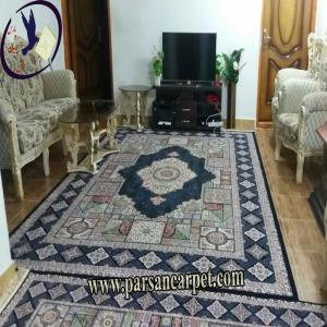 فرش سورمه ای طرح جوشقان
