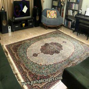 فرش کرم طرح رز